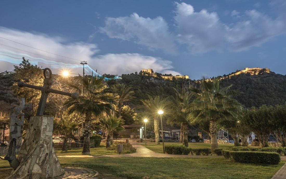 Beautiful Sultan House At Cleopatra Beach 1 With Umbrellas, Balcony, Barbecue, Private 100Mbps Wifi, Smart Tv, Table Games, Vip Trans-Fer - Beautiful Apartmenthouse Alanya Eksteriør billede